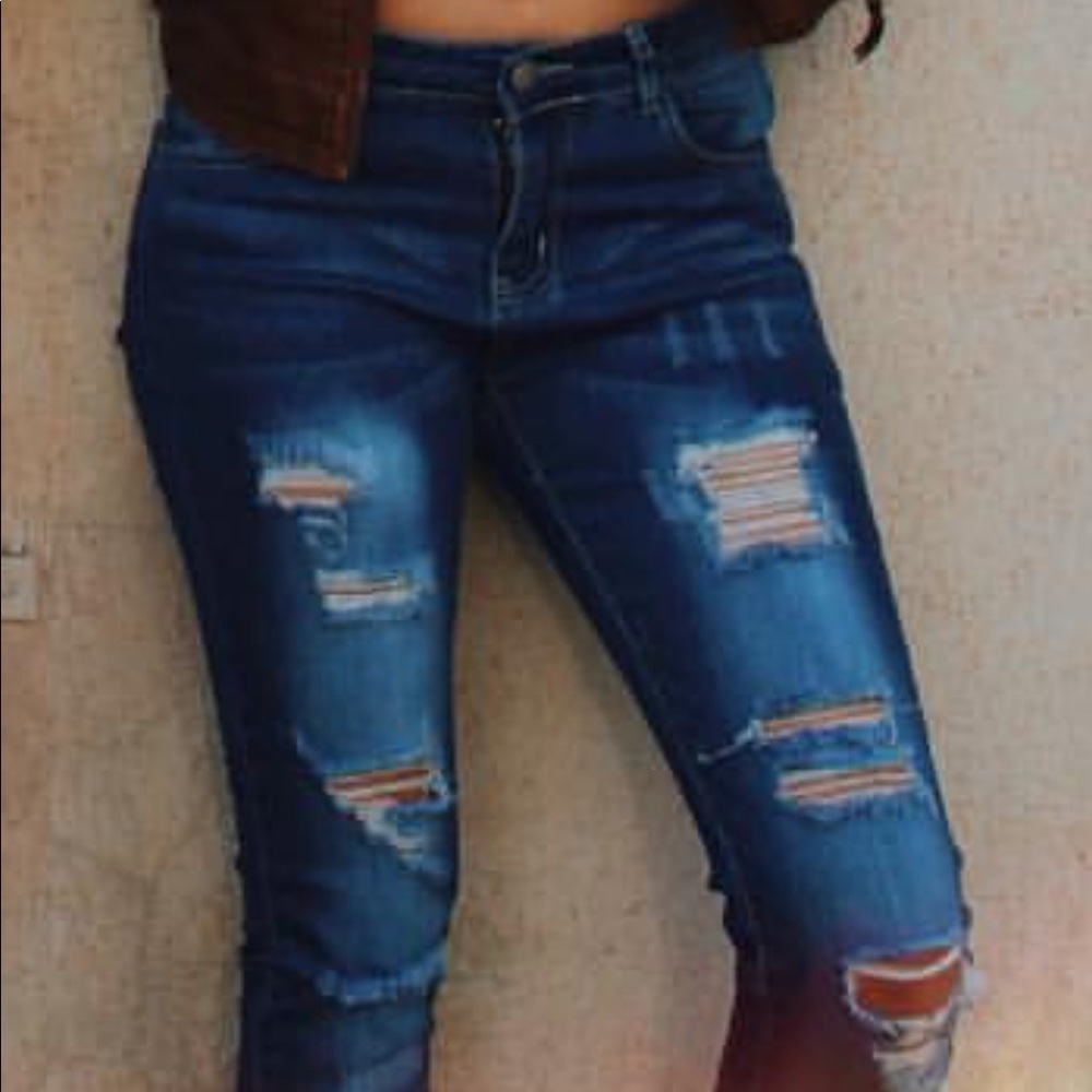Cute Distressed blue skinny jeans - good fit!!